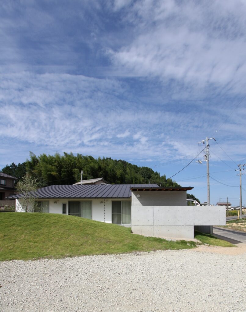 リビングと「つながる」2つの子供室をもつ平屋