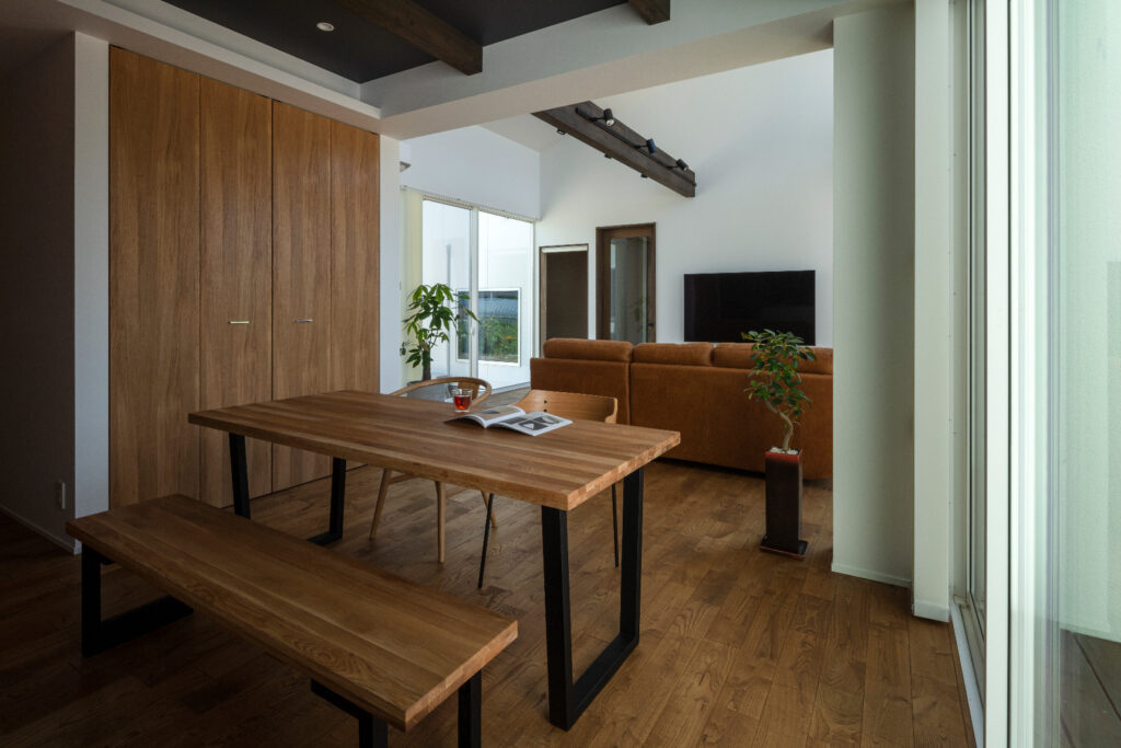 白い箱がつながる平屋住宅