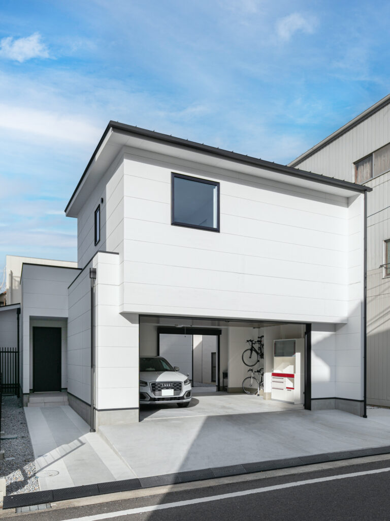 中庭つきのインナーガレージ