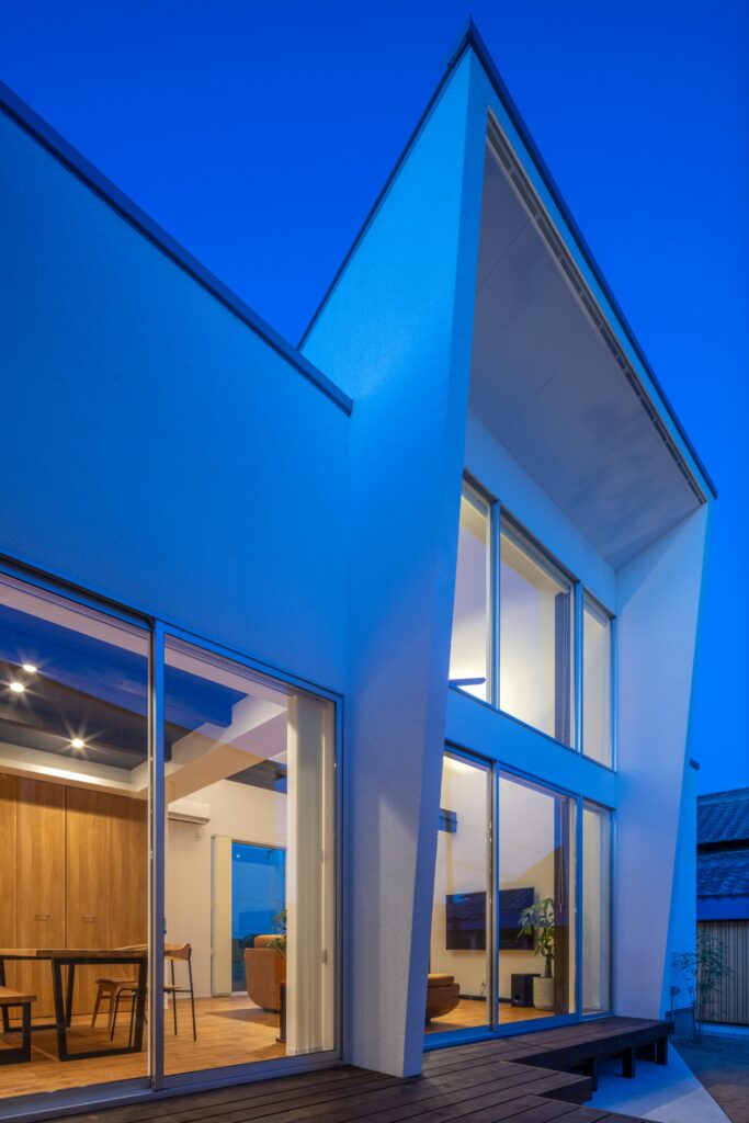 白い箱がつながる平屋住宅