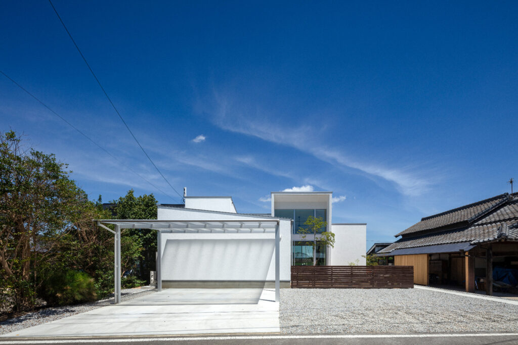 白い箱がつながる平屋住宅