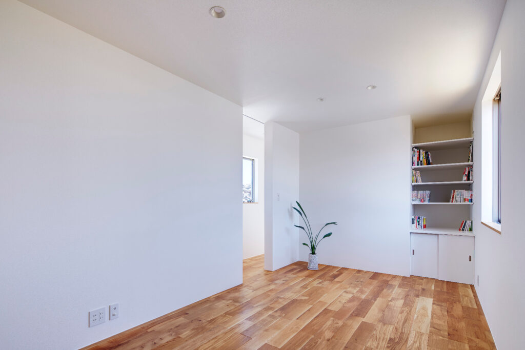 中庭を中心に展開する24帖の大空間を持つ家