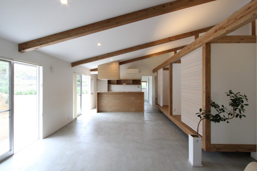 リビングと「つながる」2つの子供室をもつ平屋