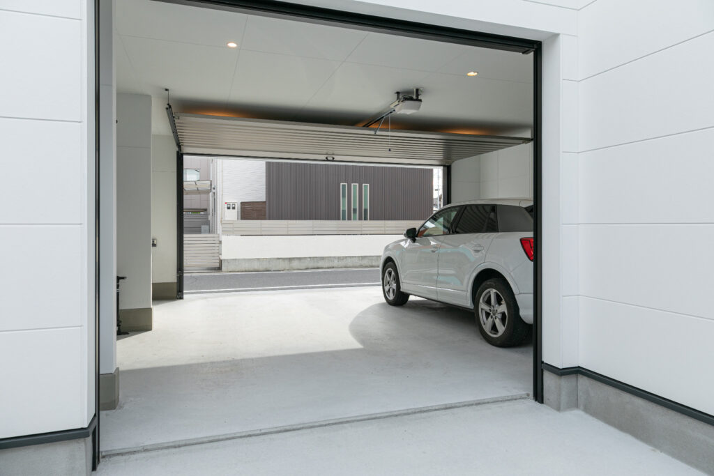 中庭つきのインナーガレージ