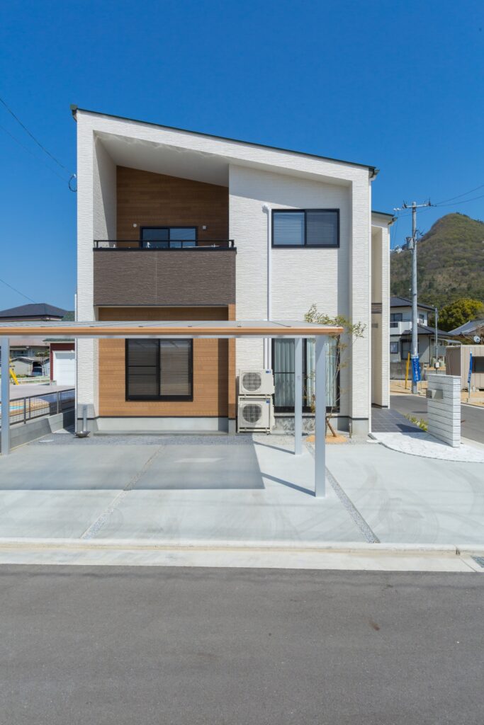 インナーバルコニーのあるモダン住宅