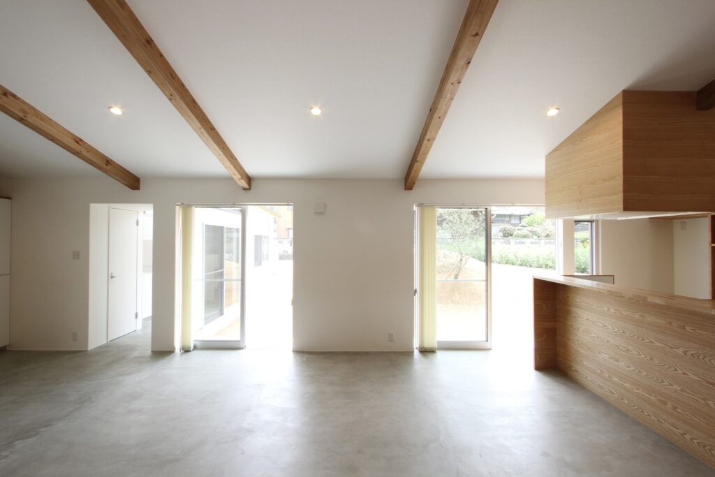 リビングと「つながる」2つの子供室をもつ平屋