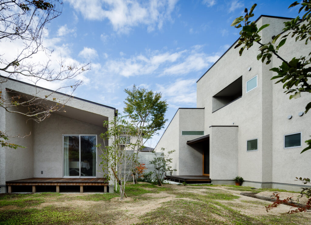 住居＋中庭+ご主人と奥様それぞれの仕事場