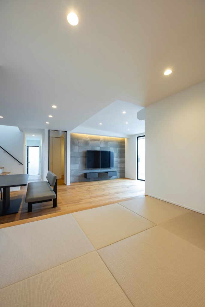 黒ガルバ+塗り壁＋外構