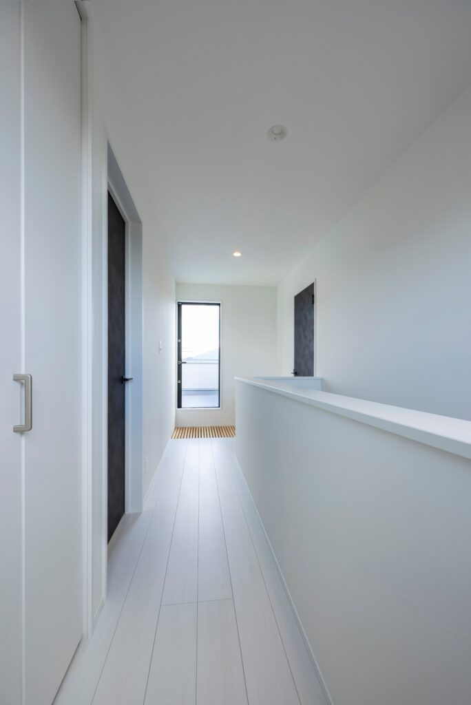 黒ガルバ+塗り壁＋外構