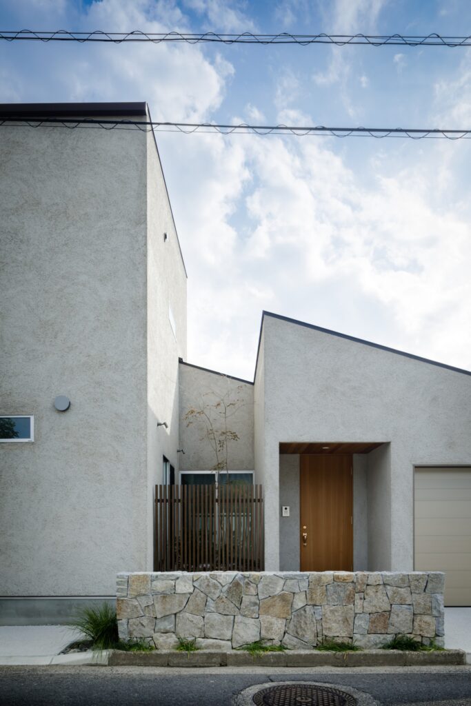 住居＋中庭+ご主人と奥様それぞれの仕事場