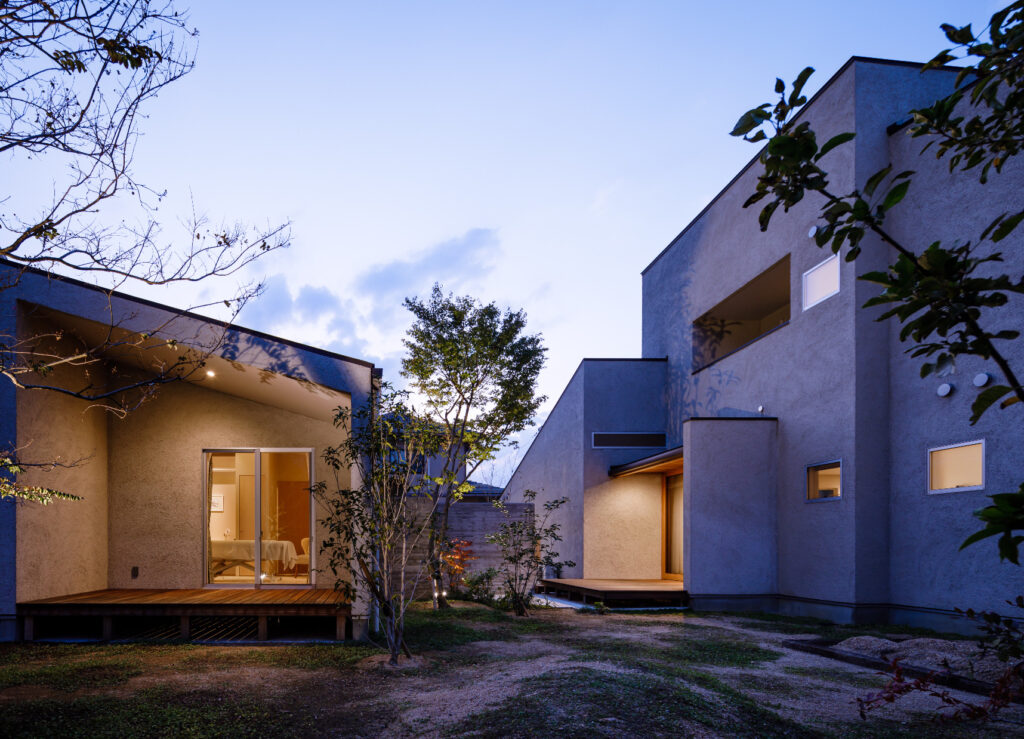 住居＋中庭+ご主人と奥様それぞれの仕事場