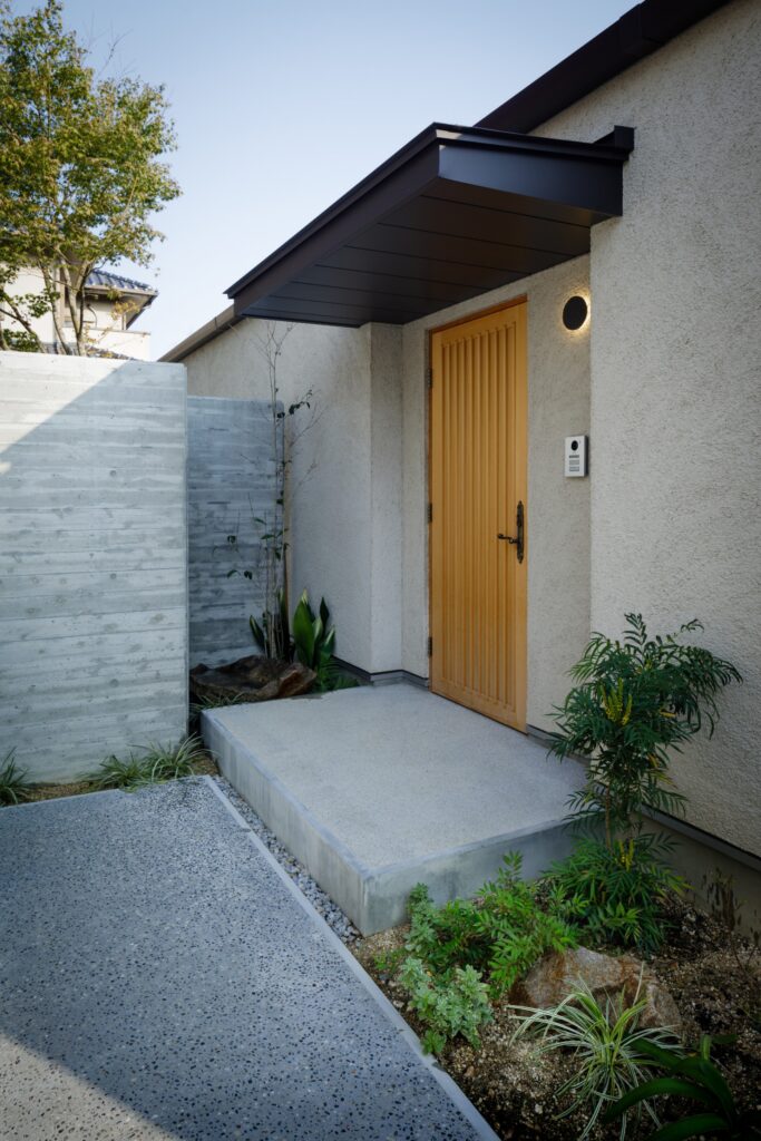 住居＋中庭+ご主人と奥様それぞれの仕事場