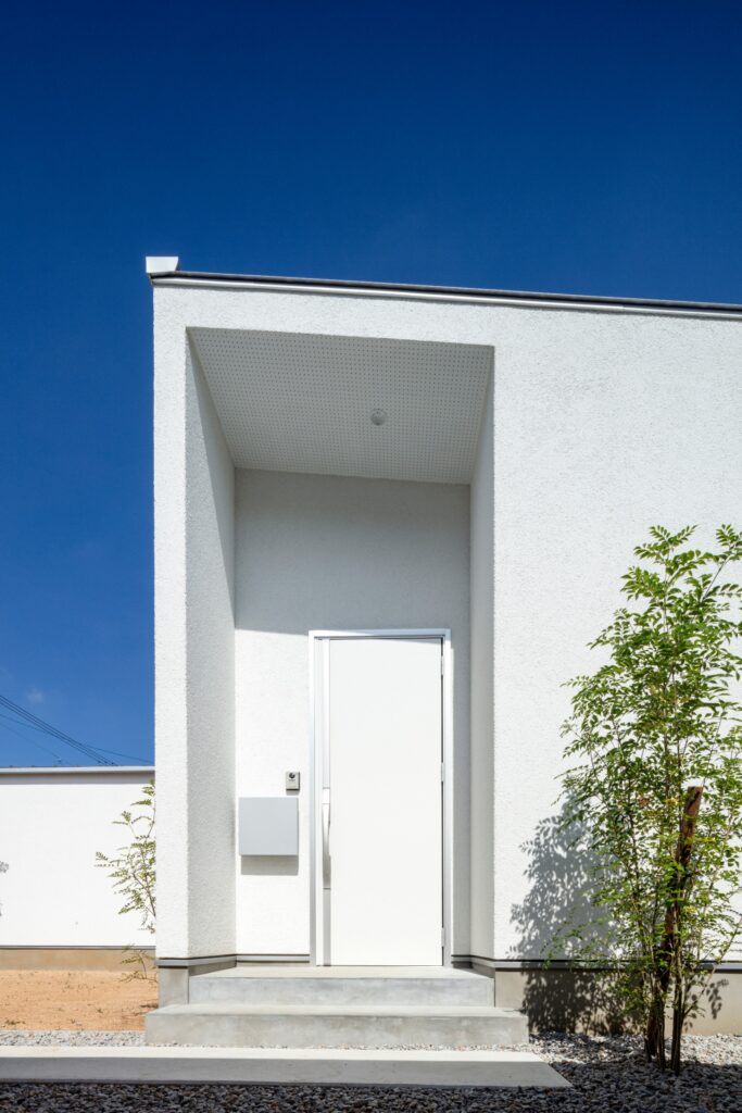白い箱がつながる平屋住宅