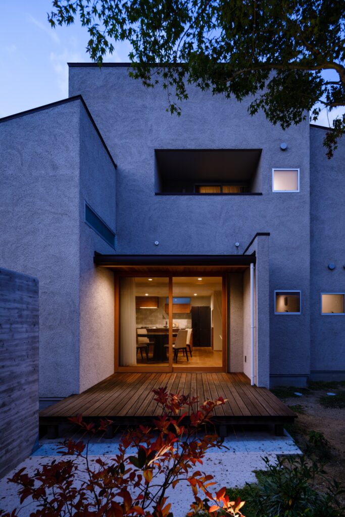 住居＋中庭+ご主人と奥様それぞれの仕事場