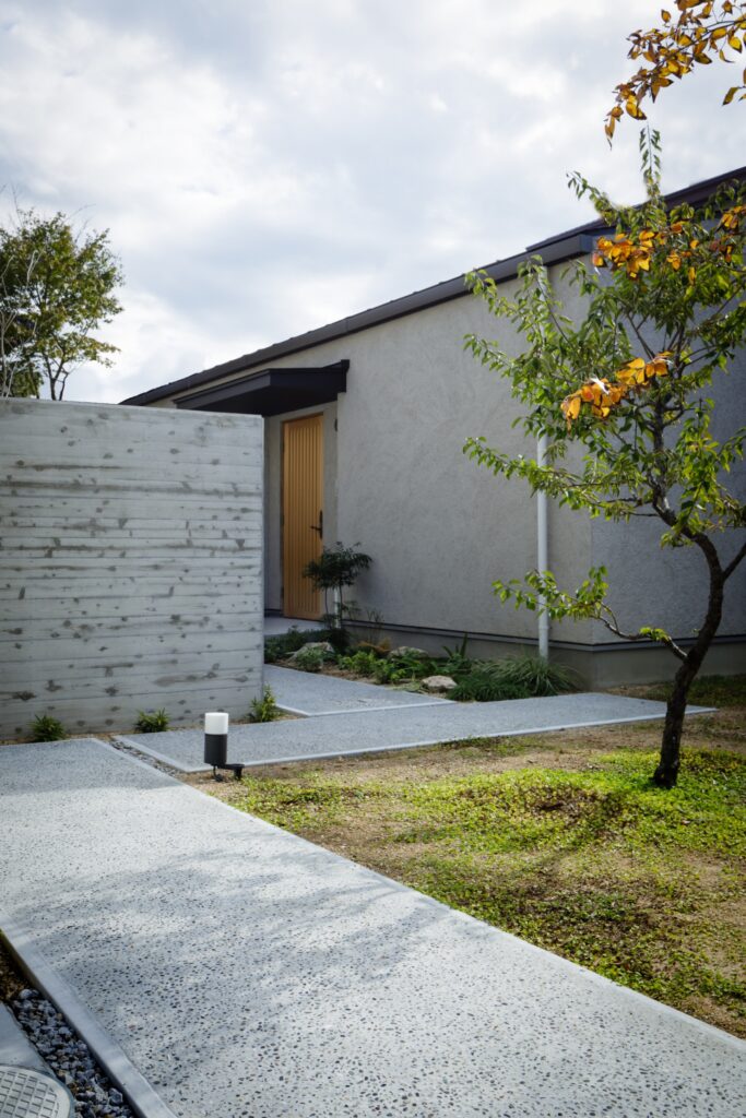 住居＋中庭+ご主人と奥様それぞれの仕事場