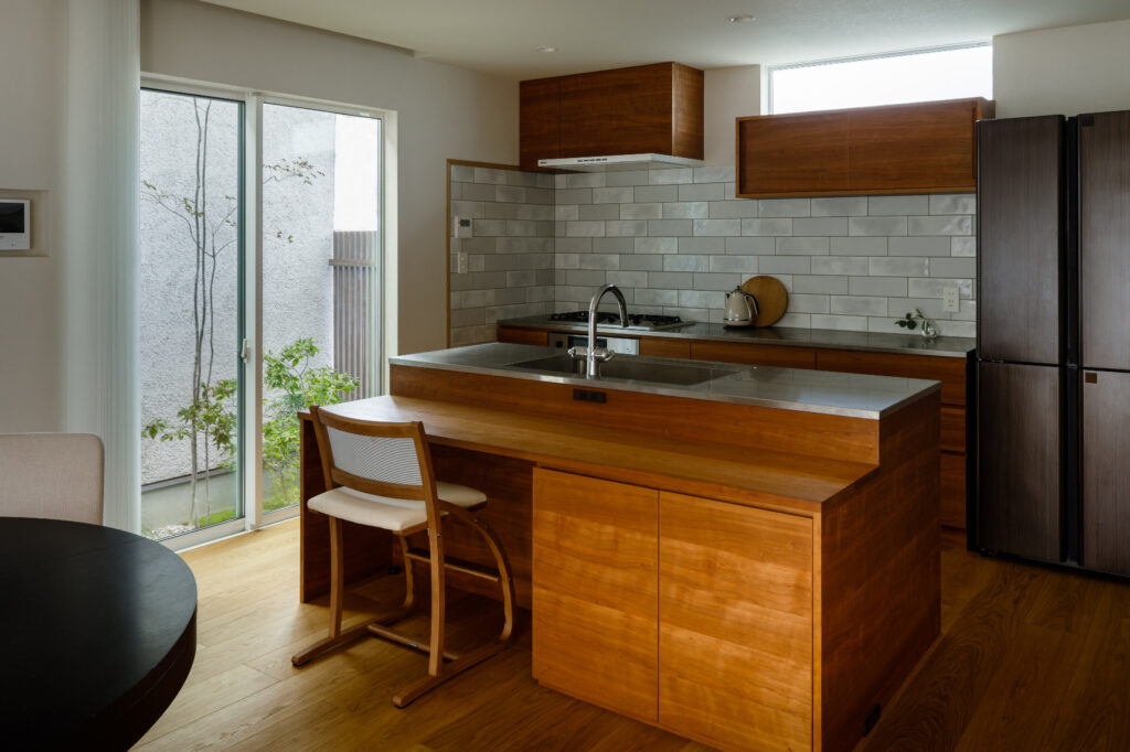 住居＋中庭+ご主人と奥様それぞれの仕事場