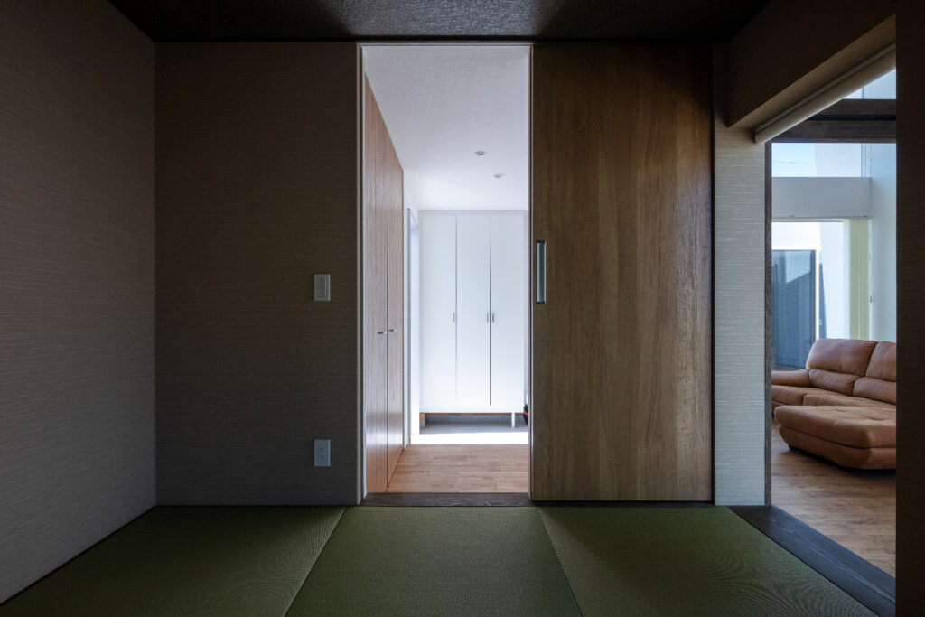 白い箱がつながる平屋住宅