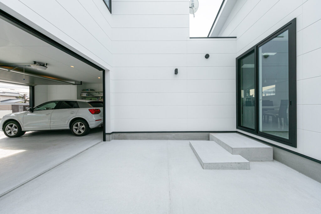 中庭つきのインナーガレージ