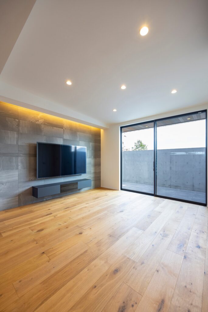 黒ガルバ+塗り壁＋外構