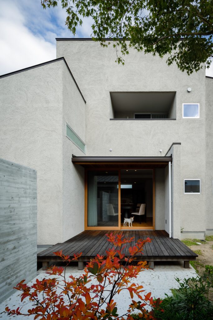 住居＋中庭+ご主人と奥様それぞれの仕事場