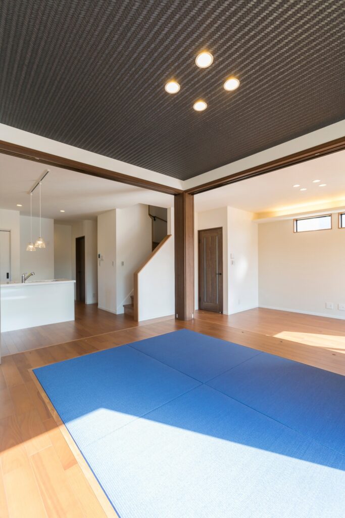 インナーバルコニーのあるモダン住宅