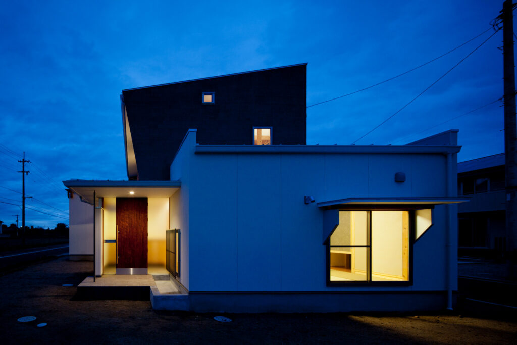 美しい造作階段のある家