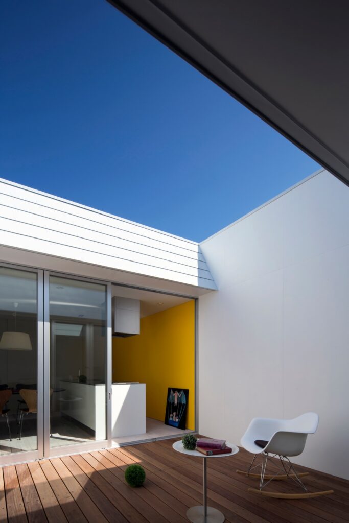 シンプルに長方形BOXの平屋