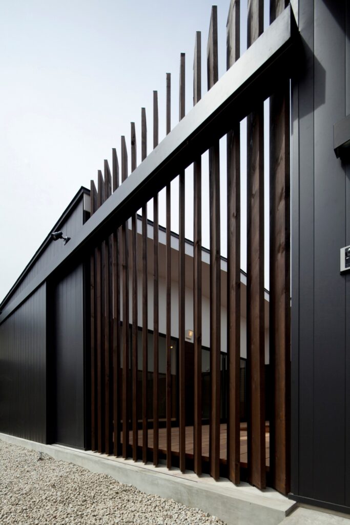 リビングから愛車を見て暮らすガレージハウス