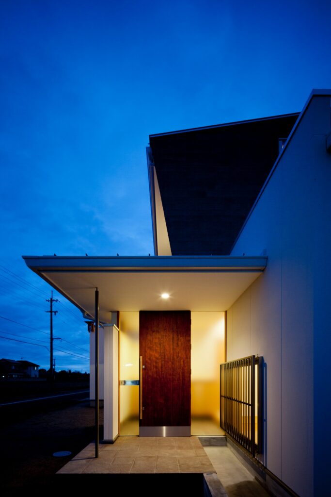 美しい造作階段のある家