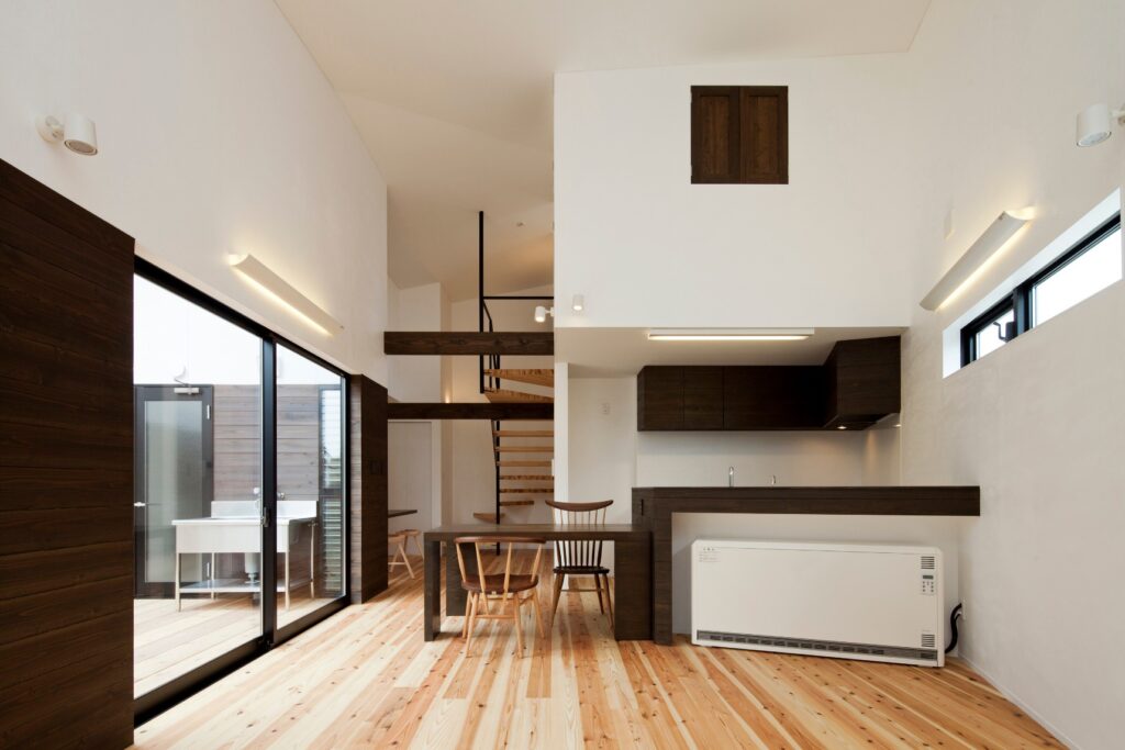 リビングから愛車を見て暮らすガレージハウス