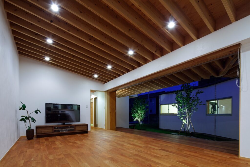 個性的なカタチの敷地を最大限に活かした家