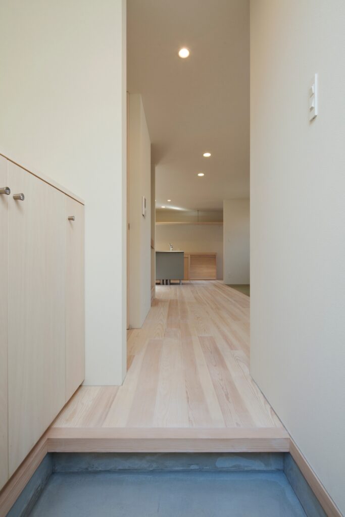 家の中心に水盤がある家