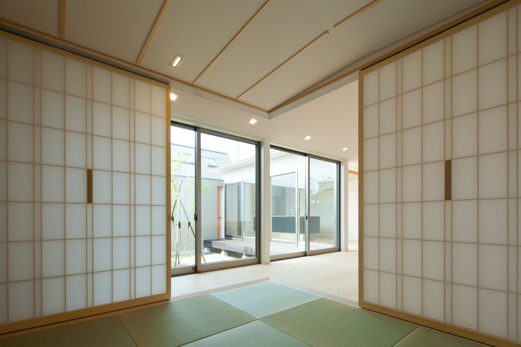 暖炉のある和モダンな家