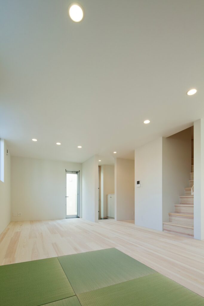 家の中心に水盤がある家