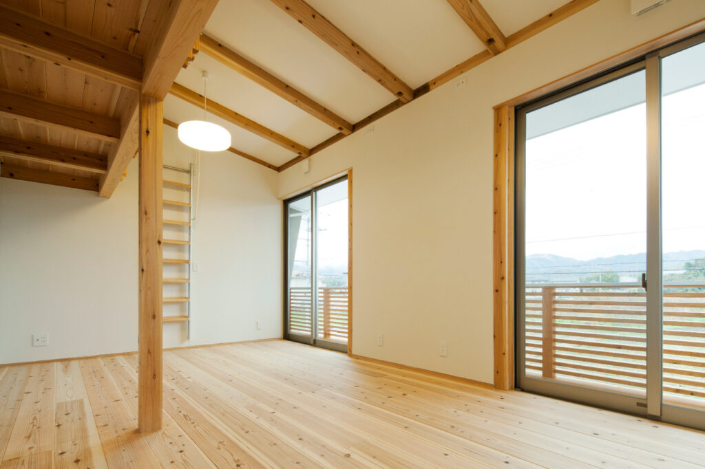 美しい造作階段のある家