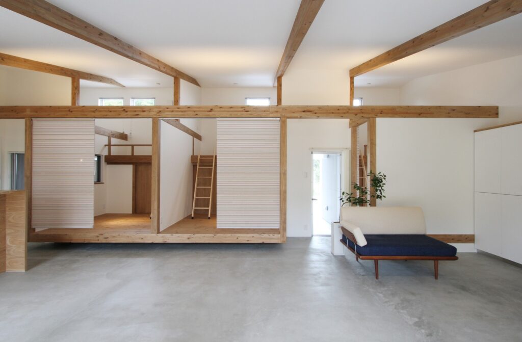 リビングと「つながる」2つの子供室をもつ平屋