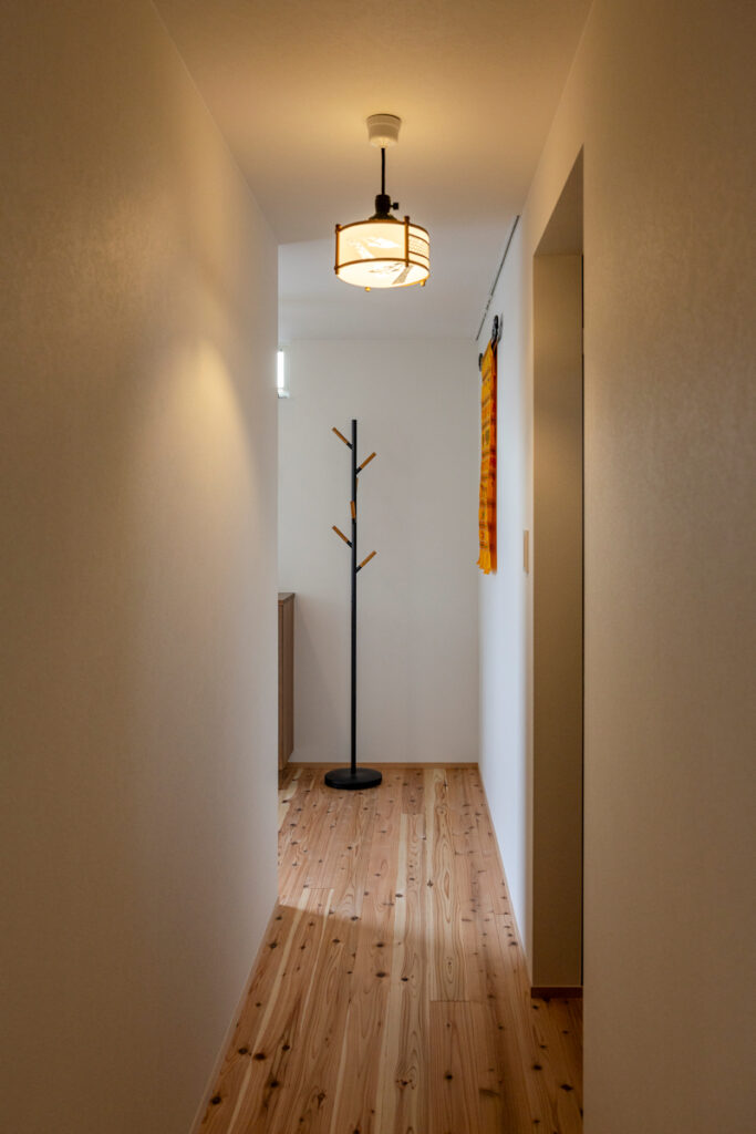 深い軒がつくる落ち着きのある平屋