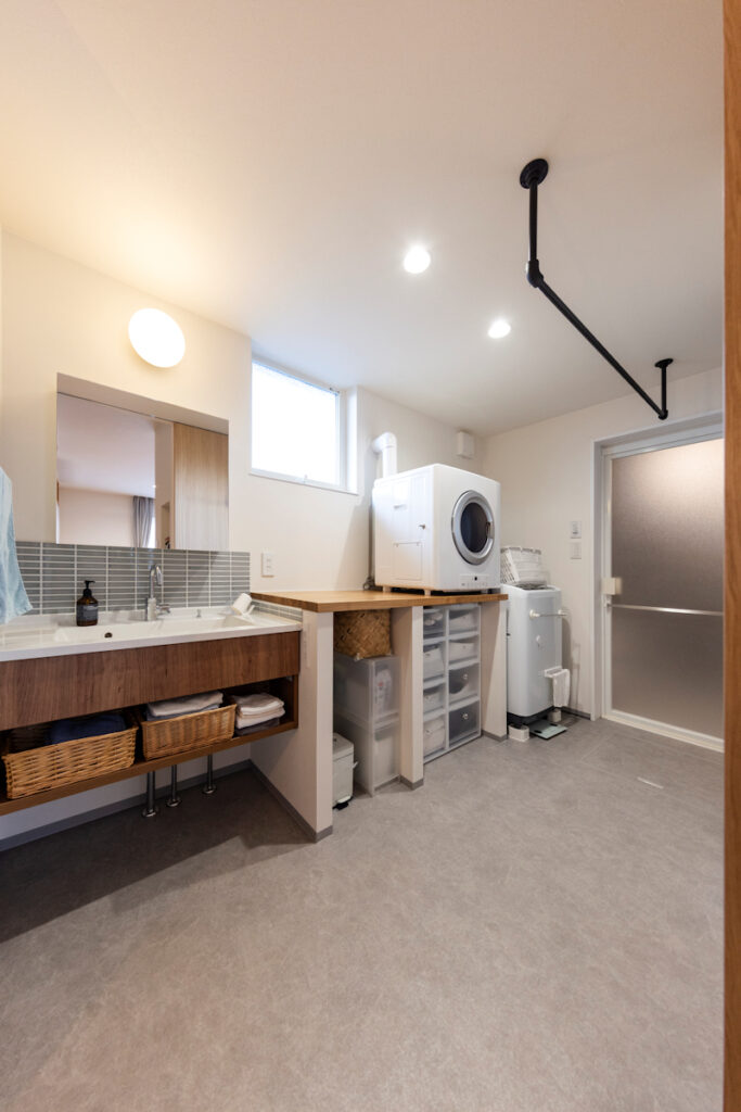 深い軒がつくる落ち着きのある平屋