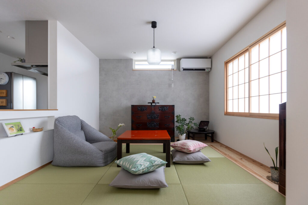 深い軒がつくる落ち着きのある平屋