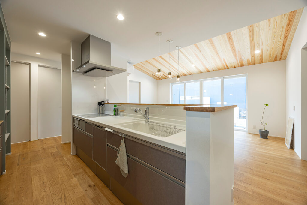 まわれる間取り、つながる家族。 SENKOの平屋