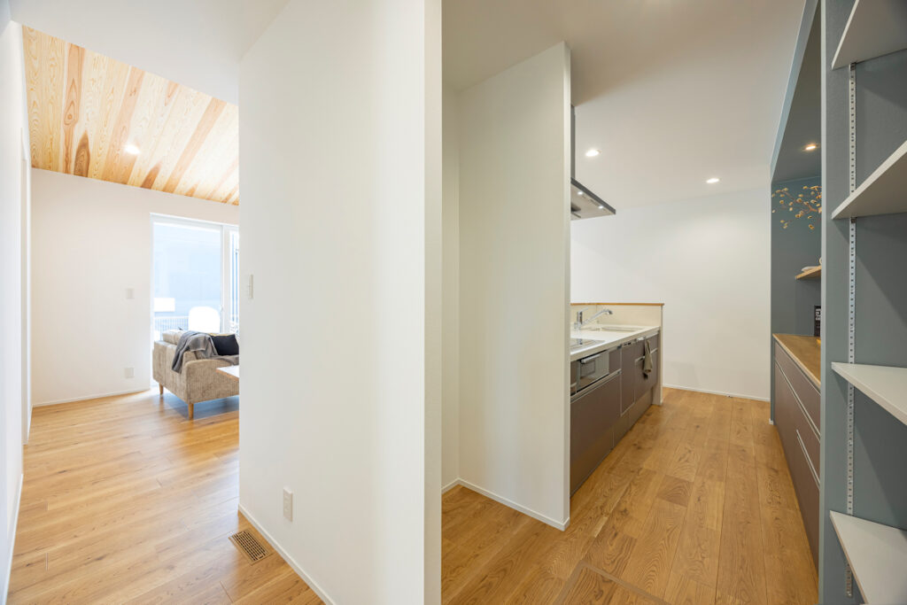 まわれる間取り、つながる家族。 SENKOの平屋