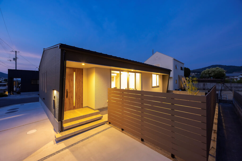 まわれる間取り、つながる家族。 SENKOの平屋