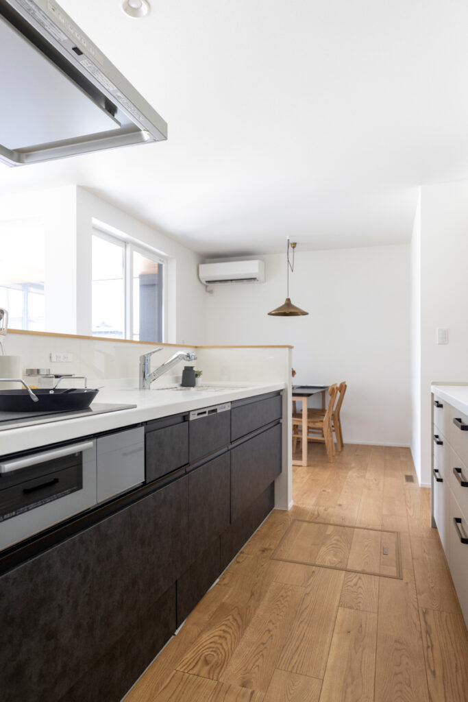 家を楽しむ。アウトドアリビングの平屋