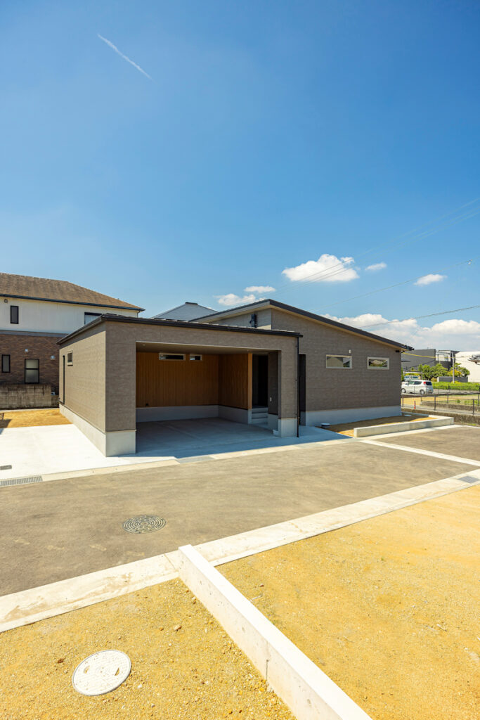 インナーガレージと動線計画が光る平屋