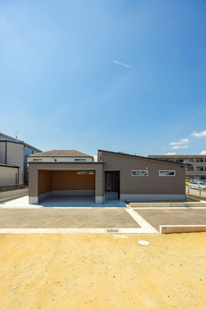 インナーガレージと動線計画が光る平屋