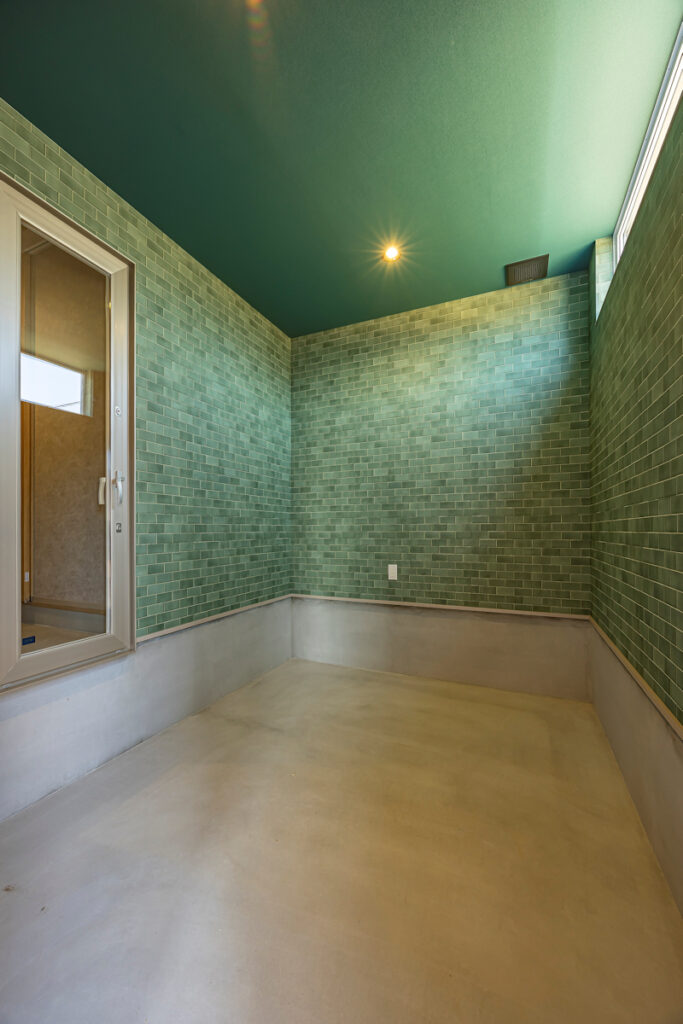 インナーガレージと動線計画が光る平屋