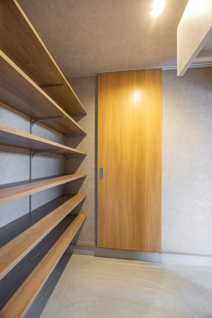 インナーガレージと動線計画が光る平屋