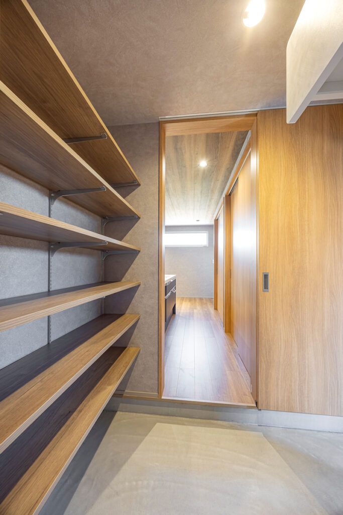 インナーガレージと動線計画が光る平屋