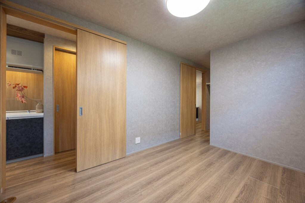 インナーガレージと動線計画が光る平屋