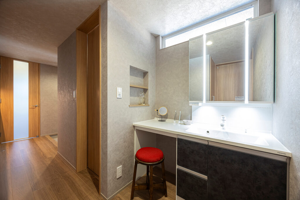 インナーガレージと動線計画が光る平屋